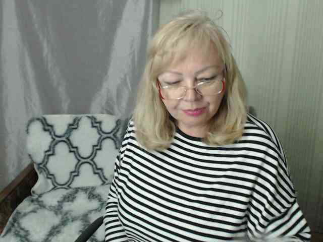 EvelynLoveShy webcam