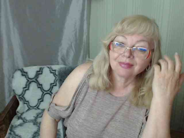 EvelynLoveShy webcam