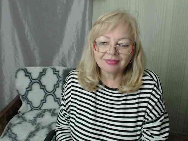 EvelynLoveShy webcam