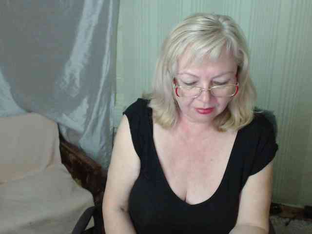 EvelynLoveShy webcam