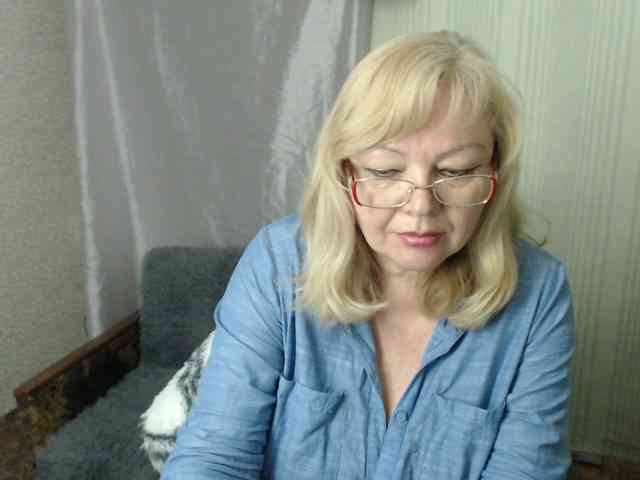 EvelynLoveShy webcam