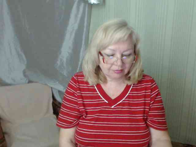 EvelynLoveShy webcam