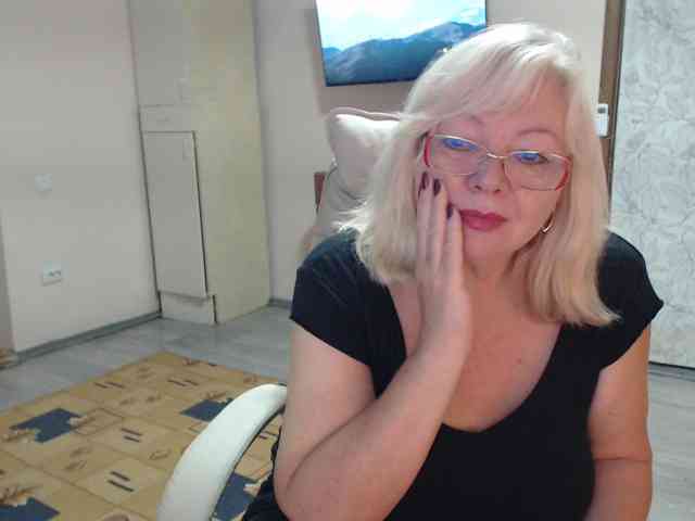 EvelynLoveShy webcam