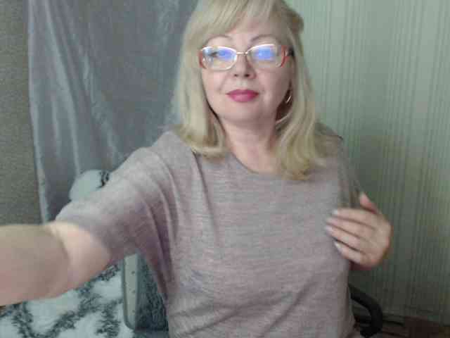 EvelynLoveShy webcam