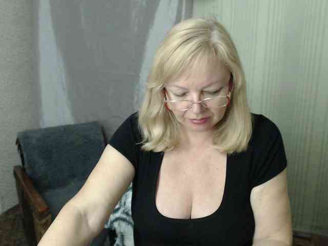 EvelynLoveShy webcam