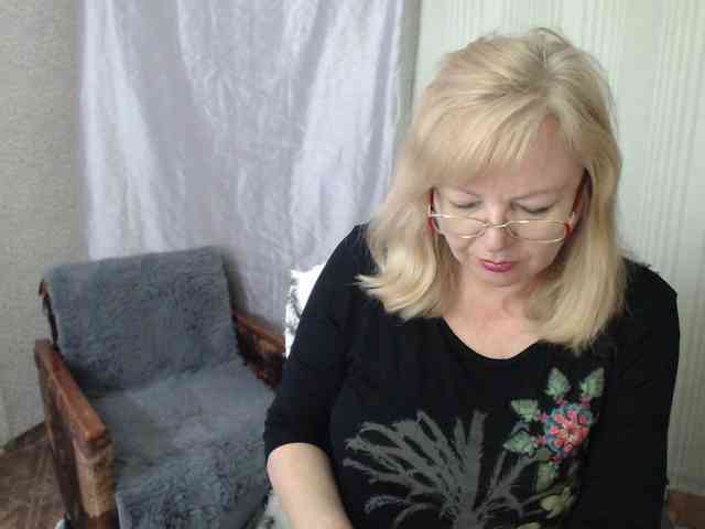 EvelynLoveShy webcam