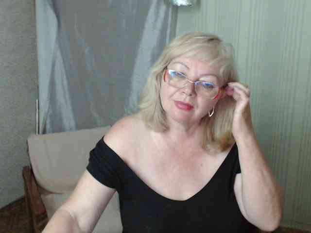 EvelynLoveShy webcam