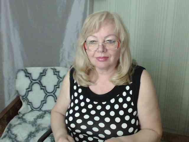 EvelynLoveShy webcam