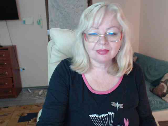 EvelynLoveShy webcam