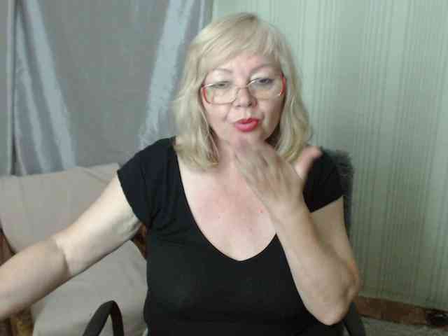 EvelynLoveShy webcam