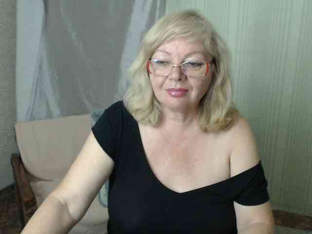 EvelynLoveShy webcam