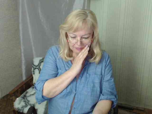 EvelynLoveShy webcam