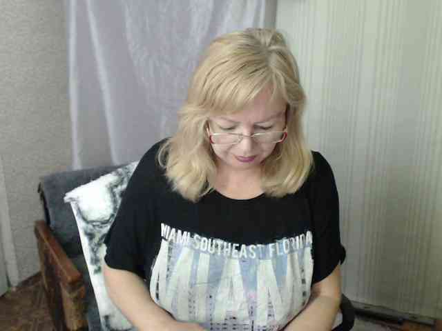 EvelynLoveShy webcam