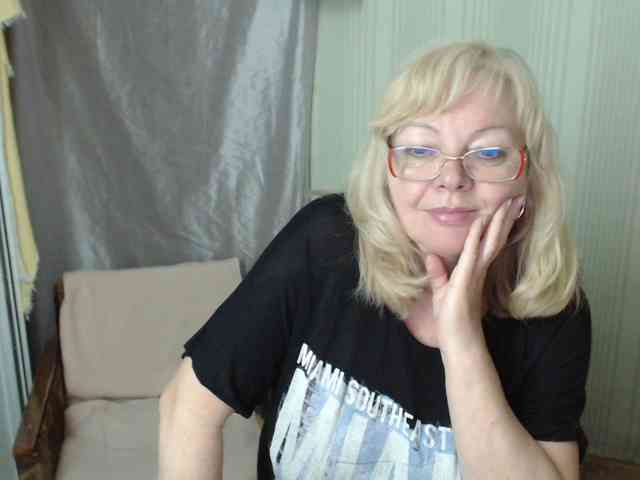 EvelynLoveShy webcam