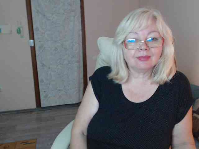 EvelynLoveShy webcam