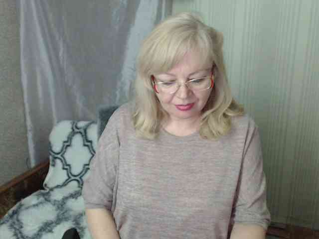 EvelynLoveShy webcam