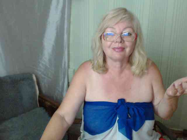 EvelynLoveShy webcam
