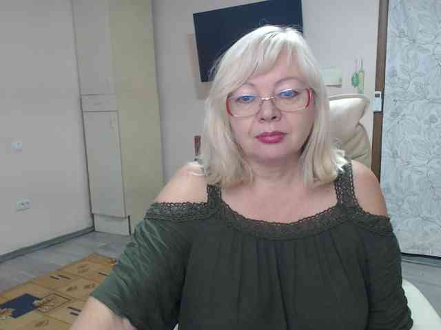 EvelynLoveShy webcam