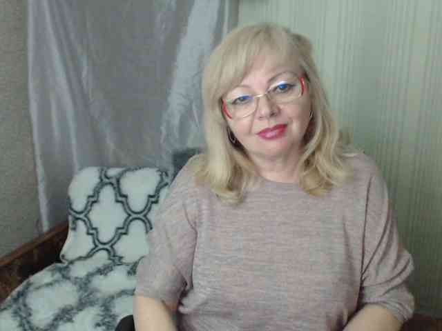 EvelynLoveShy webcam