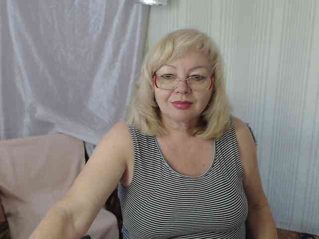 EvelynLoveShy webcam