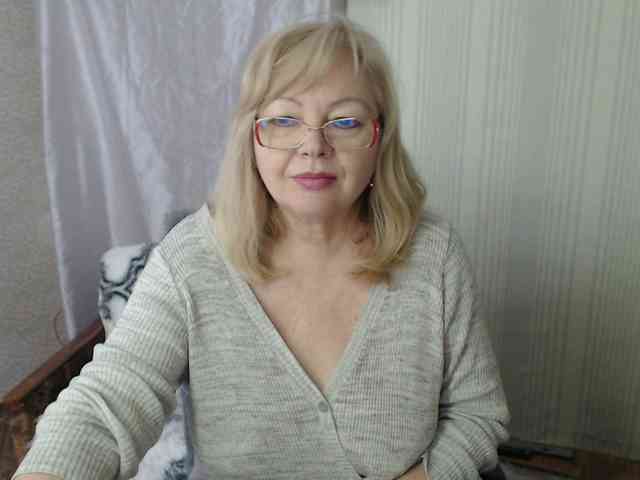 EvelynLoveShy webcam