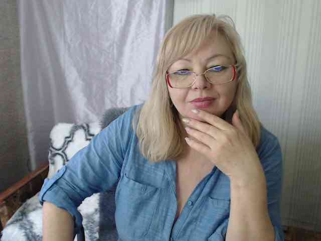 EvelynLoveShy webcam