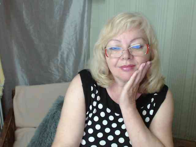 EvelynLoveShy webcam