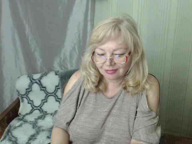 EvelynLoveShy webcam