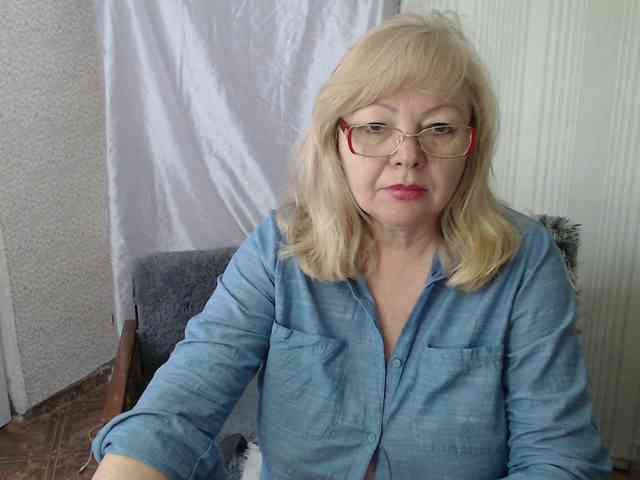 EvelynLoveShy webcam