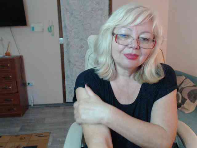 EvelynLoveShy webcam
