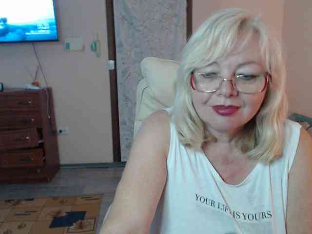 EvelynLoveShy