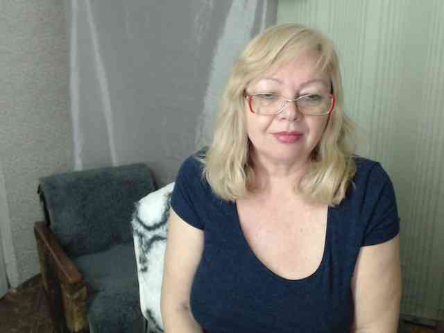 EvelynLoveShy webcam