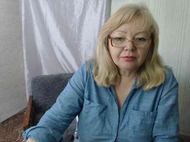 EvelynLoveShy webcam