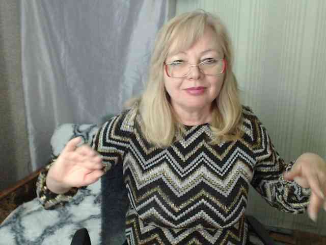 EvelynLoveShy webcam