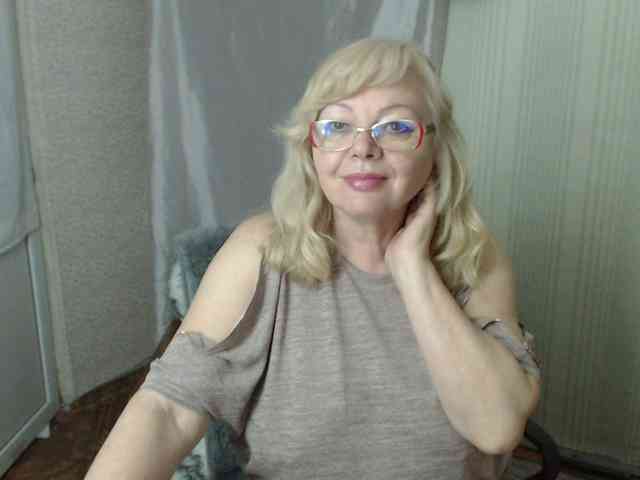 EvelynLoveShy webcam