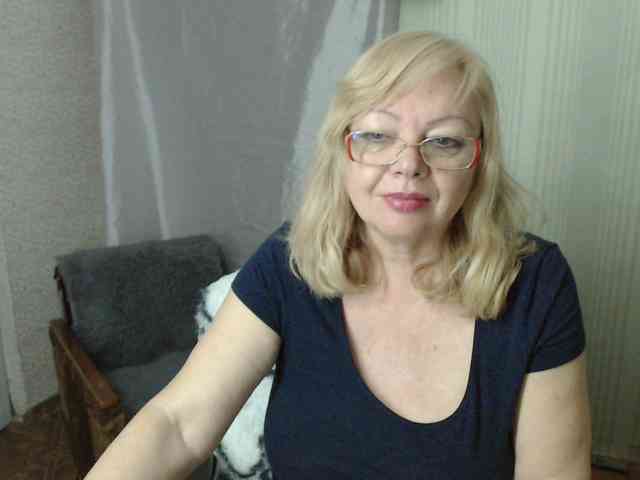 EvelynLoveShy webcam