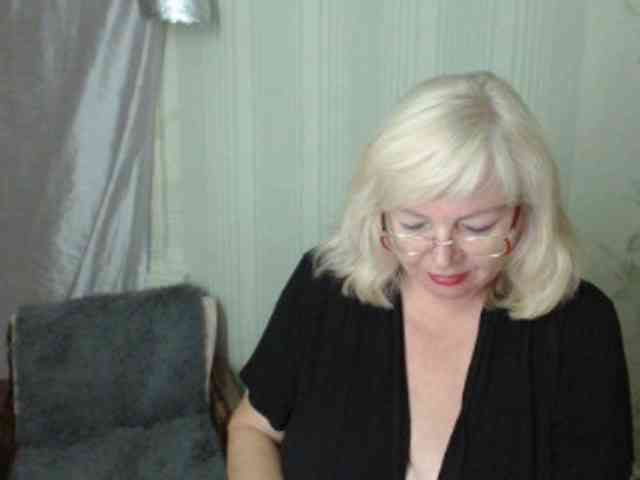 EvelynLoveShy webcam