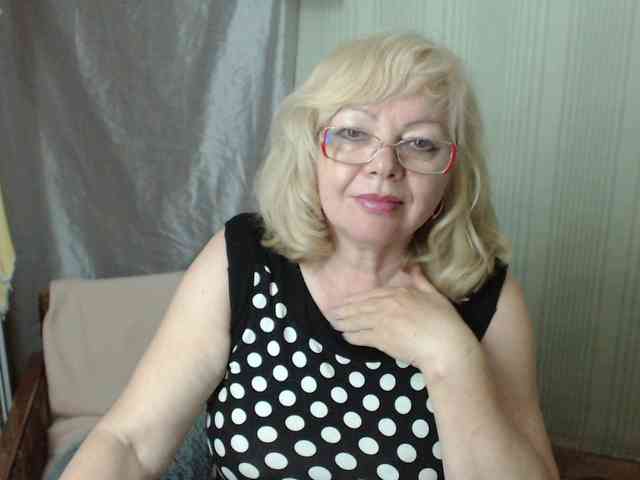 EvelynLoveShy webcam