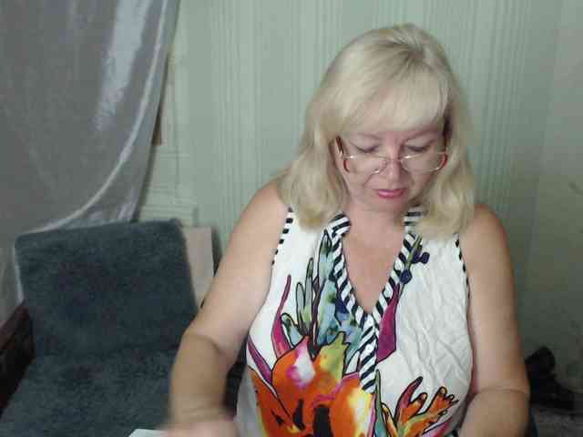 EvelynLoveShy webcam