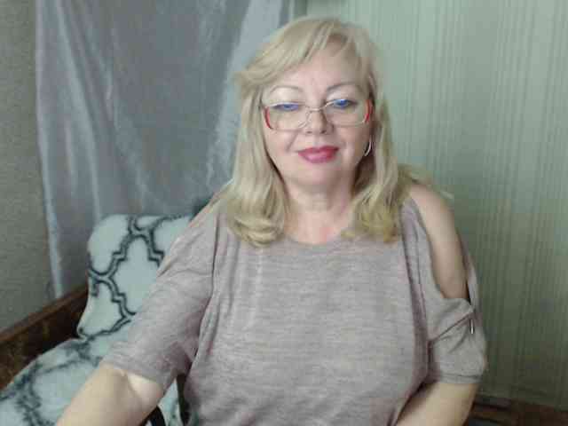 EvelynLoveShy webcam