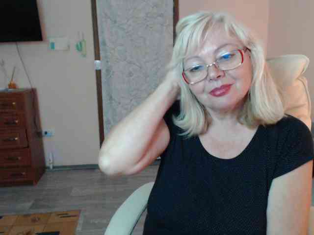EvelynLoveShy webcam