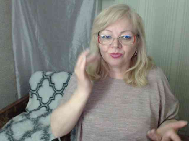 EvelynLoveShy webcam