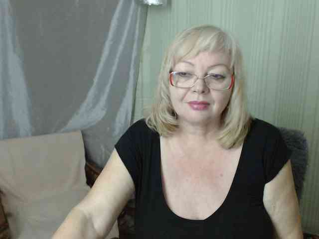 EvelynLoveShy webcam