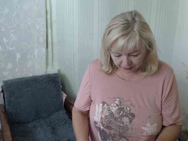 EvelynLoveShy webcam