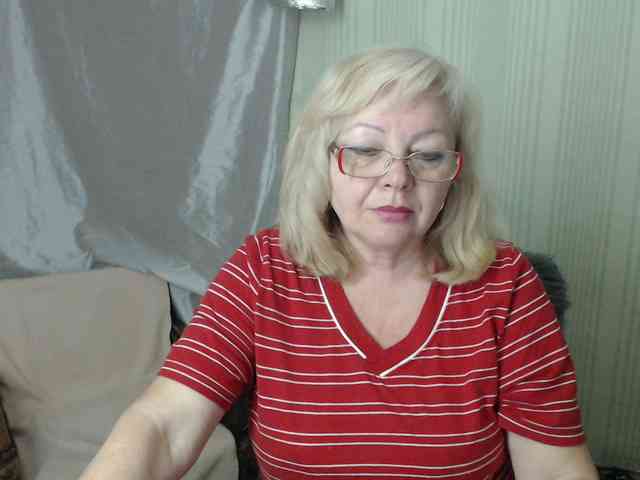 EvelynLoveShy webcam