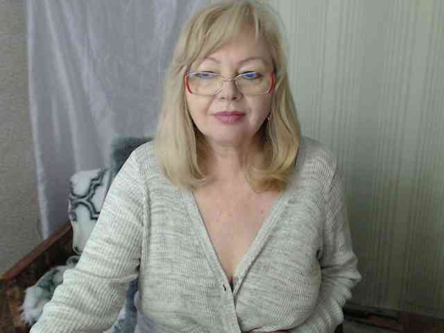 EvelynLoveShy webcam