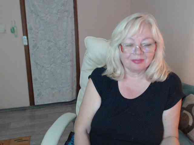 EvelynLoveShy webcam