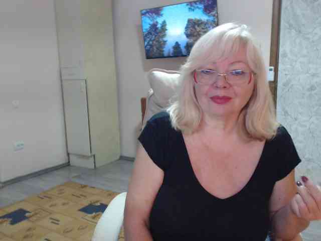 EvelynLoveShy webcam