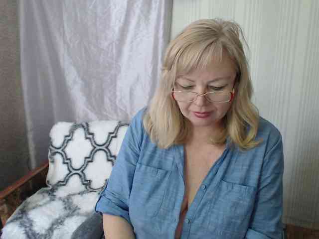 EvelynLoveShy webcam