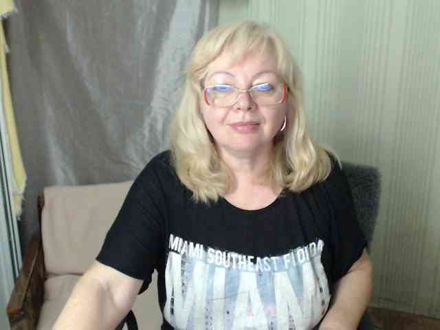 EvelynLoveShy webcam